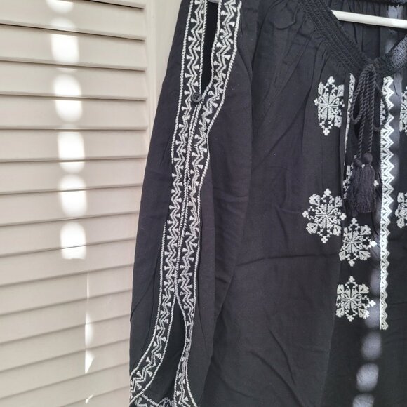 Loft Blouse with White Pattern Embroidery - Picture 4 of 4